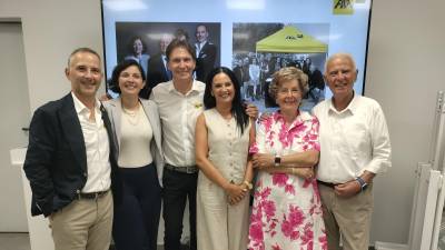 Francesco Pettenon, Alessandra Pettenon, Paolo Gasparin, Olga Redondo, Anna Maria Strolego y Beniamino Pettenon, en la sede de Fila en Xilxes (Castellón)