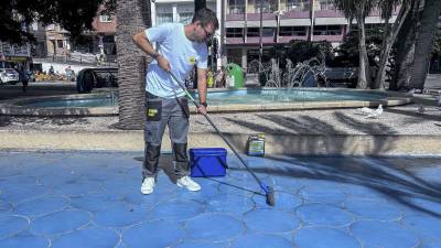 La empresa Tratamientos Soriano ha sido la firma encargada de ejecutar estos trabajos de limpieza especializada con el objetivo de asegurar la calidad y la durabilidad de la intervención.