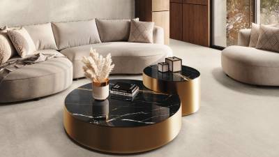 Mesa Laurent Gloss 6 mm y pavimento y revestimiento Studio Cream, de Venux.