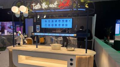 Detalle del bufet inteligente de Fitur 2026.