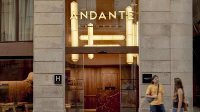 El proyecto ha permitido elevar de categoría el establecimiento hotelero y reordena por completo su distribución.