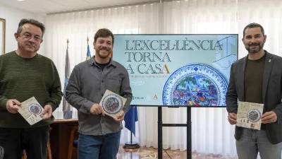 $!El alcalde, Samuel Falomir, junto al concejal de Cultura y Patrimonio, Carlos Esteban, y el director del Museo de Cerámica, Eladi Grangel, han presentado este ambicioso proyecto que permitirá el regreso temporal de piezas de valor incalculable creadas en la histórica manufactura del Conde de Aranda.