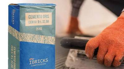 El lanzamiento del saco de cemento por parte de la central es la última incorporación a la marca Ibricks Construcción, que ya cuenta con referencias de morteros cola y morteros técnicos.
