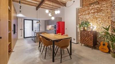 $!Estética industrial en una planta baja diseñada por Coblonal