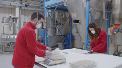 El proyecto, denominado I5CER, se centra en optimizar la interacción humano-máquina y reducir los riesgos ergonómicos y de exposición a contaminantes en el entorno productivo.