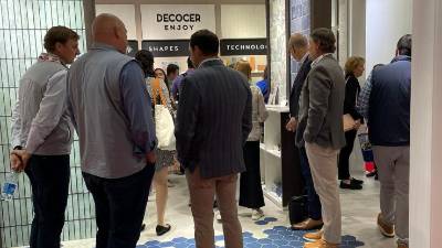 Espacio comercial de Decocer, una de las firmas del Tile of Spain, en Coverings 2024.