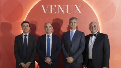 La inauguración del nuevo showroom de Venux en Nules.