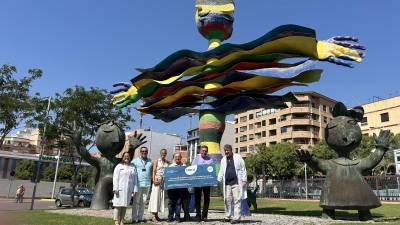 La donación económica materializada por la ATC a la Fundación Hospital Provincial de Castelló.