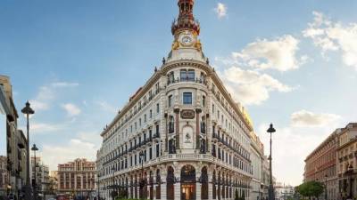 Dentro del histórico Centro Canalejas se sitúa este lujoso hotel de cinco estrellas y 200 habitaciones, en cuyas salas palaciegas tendrá lugar el evento de la compañía