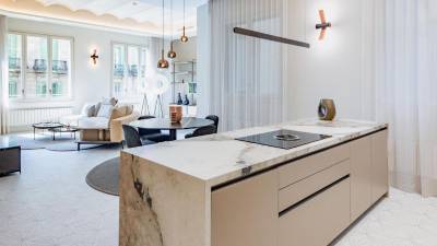 Reforma de lujo en un piso del Eixample, comercializado por Engel &amp; Völkers. / E&amp;V