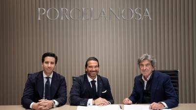 Pedro Marchante (director comercial de Porcelanosa Cataluña), Juan-Galo Macià (CEO de Engel &amp; Völkers Iberia) y Héctor Colonques (Presidente de Porcelanosa Grupo).
