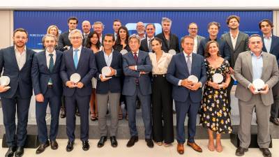 Foto de familia de todos los galardonados en los XVI Premios Porcelanosa.