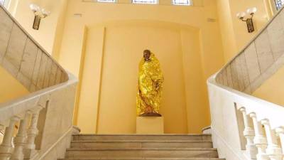 La pieza de Elo Vega y Rogelio López corona el Círculo de Bellas Artes da gracias al proyecto La lechuza de Minerva.