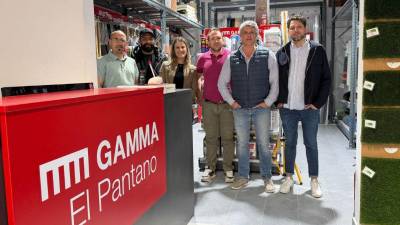 Pere Sadurní, director de área; Musta El Abdi, Responsable de almacén; Marta Calduch, Interiorismo &amp; Retai; Nacho Ramos, gerente de Gamma el Pantano; Josué Cid, Retail Project Manager; y Cristian Jáuregui , responsable del departamento técnico.