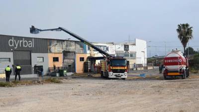 $!Grave incendio en un polígono industrial de Almassora causa daños a varias empresas
