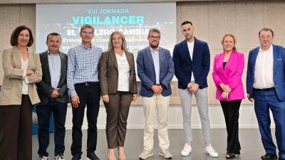 Los participantes en la jornada Vigilancer, celebrada este jueves en el Salón de Actos de la Facultad de Ciencias de la Salud de la Universitat Jaume I de Castellón.