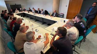 Mesa negociadora del convenio del azulejo, en la reunión de este miércoles.
