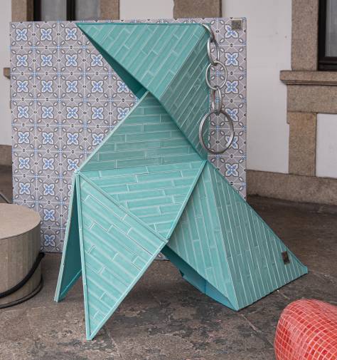 Galería de fotos | Once objetos de cerámica española reinventan en Milán el mundo del souvenir