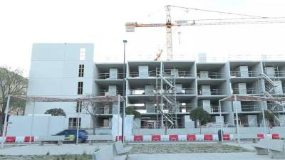 Bloque de viviendas en construcción.