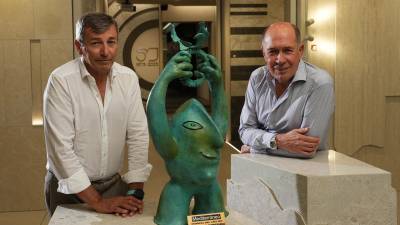 $!Joaquín Font de Mora y Javier Villar, consejeros delegados de Vidres, con la distinción.