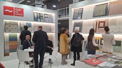 Un grupo de 17 compañías participan en el estand informativo de Tile of Spain organizado por Ascer e ICEX