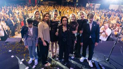 $!Carmen García, cofundadora de la compañía, recibió el homenaje de todos los invitados.