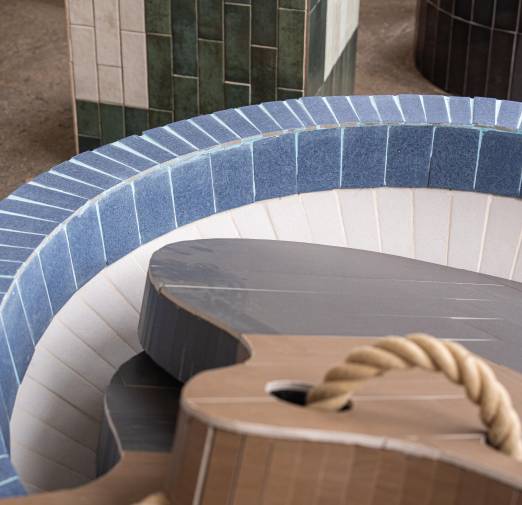 Galería de fotos | Once objetos de cerámica española reinventan en Milán el mundo del souvenir