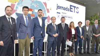 Alfredo Soler, presidente de Propeller Valencia; Manuel Arana, director de Planificación y Desarrollo de Puertos del Estado; Marcos González Álvarez, adjunto a la Dirección General de la Comisión DG Clima B.4; Gerardo Landaluce, presidente de la AP de Bahía de Algeciras; José Boix, Branch Manager COSCO Shipping Lines Spain; Gracia Cicuéndez, responsable de Estudios Económicos de Cámara Valencia; Antonio Torregrosa, director general de la Fundación Valenciaport; José Luis Romero, secretario general de ANESCO; y Carlos Ruiz Fonseca, secretario de la Comisión Economía Azul de CEOE.
