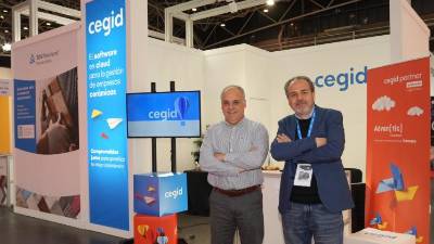 Imagen del espacio de Cegid Ekon en Cevisama 2023, con Vicente Esteller, consultor senior experto de Advantic-Inforges y José Antonio Rodrigo Giner – Account Manager en Cegid Ekon.