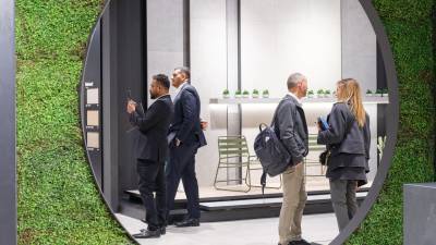 Imagen de archivo de una feria promocional de cerámica.