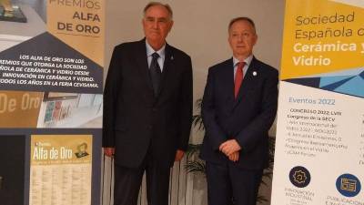 $!El presidente de la organización, Alfredo González, junto al secretario de la Cámara de Comercio, Jesús Ramos.