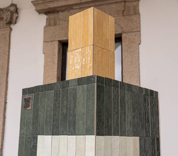 Galería de fotos | Once objetos de cerámica española reinventan en Milán el mundo del souvenir