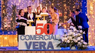 Comercial Vera reúne a más de 600 personas en la celebración de su 50 aniversario junto a Carolina Marín