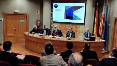 Vicente Nomdedeu, en el centro de la imagen, en la asamblea general de Ascer celebrada este miércoles.