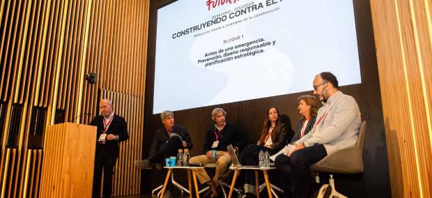 $!Un momento del coloquio desarrollado en las instalaciones del del Colegio Territorial de Arquitectos de Valencia (CTAV).