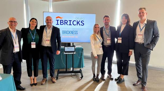 $!El equipo de Grupo Ibricks en el evento en Palma.