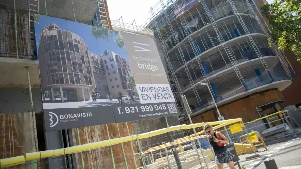 $!Promoción de los pisos en venta en la antigua sede en obras de Telefónica en la Vila Olímpica, en Barcelona. / JORDI COTRINA