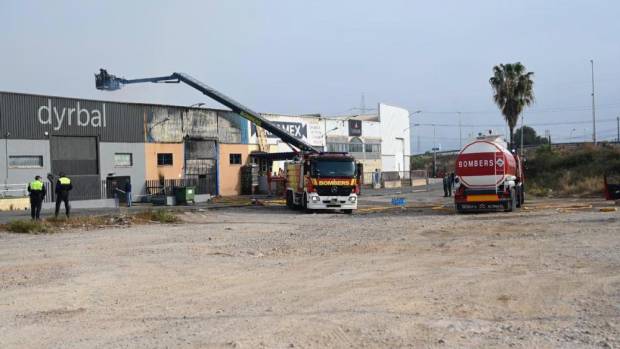 $!Grave incendio en un polígono industrial de Almassora causa daños a varias empresas