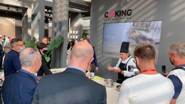 $!El showcooking de Cooking Surface durante la feria de Cersaie 2021.