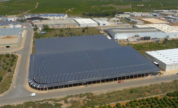 $!El sol y las baterías convencen a la industria frente a la asfixia del mercado energético