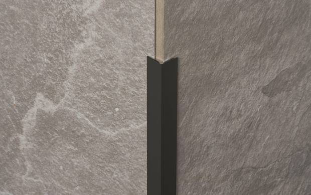 $!Novoescuadra Aluminio, perfil clásico que se renueva con un acabado de tendencia: el negro mate.