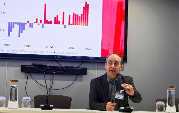 $!Ángel M. Pitarch.