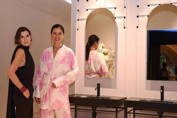 $!El baño se convierte en ‘El despertar de los sentidos’, por obra de Sara Folch y Xuan Lan.