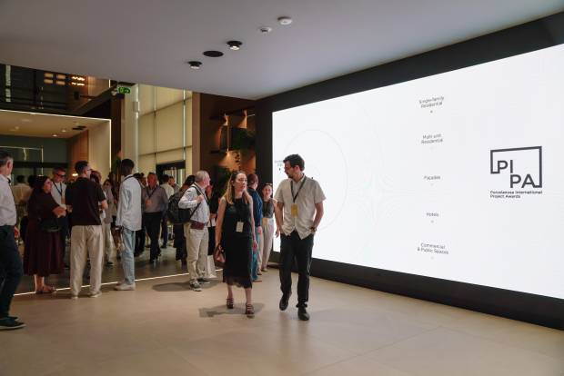 $!Visita a las instalaciones de Porcelanosa.