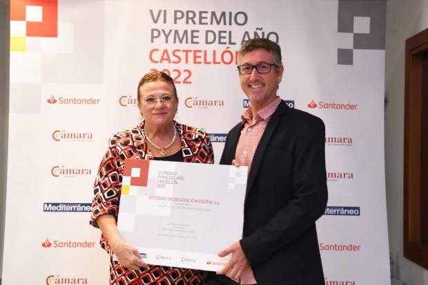 $!La presidenta de la Cámara de Comercio, Lola Guillamón, y Alejandro Martín, CEO de Digit-S.
