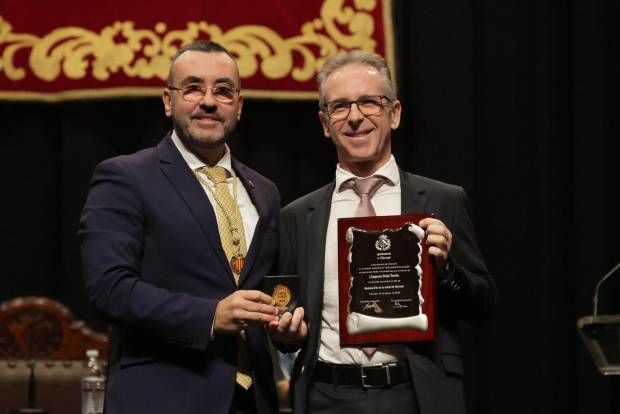 $!Alejandro Bellido (Grúas Tomás), con el alcalde de Vila-real.