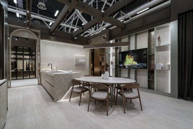 $!Cocina del estand de Porcelanosa Grupo en Cersaie 2026