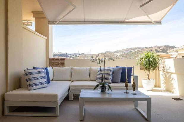 $!Kliff Sand 90x90 C3 con acabado antideslizante, el material usado en la terraza de la vivienda.