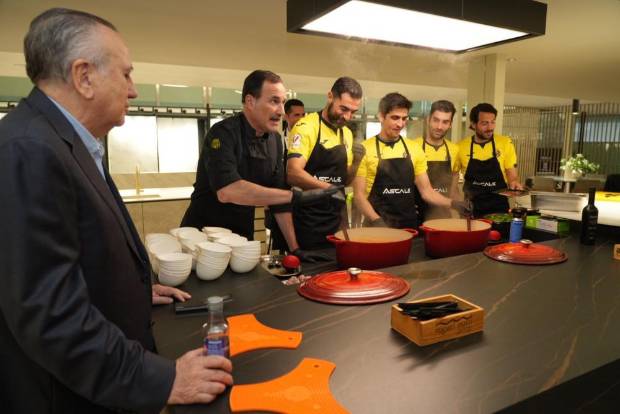 $!Fernando Roig, durante el ‘showcooking’ llevado a cabo en Ascale por los jugadores del Villarreal. GABRIEL UTIEL