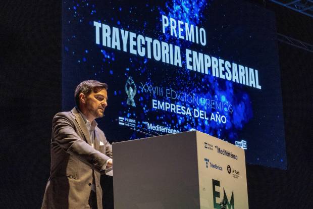 $!El director general de Smalticeram España, Fernando Tomás, recalca «la dedicación y el talento» del equipo de la compañía.